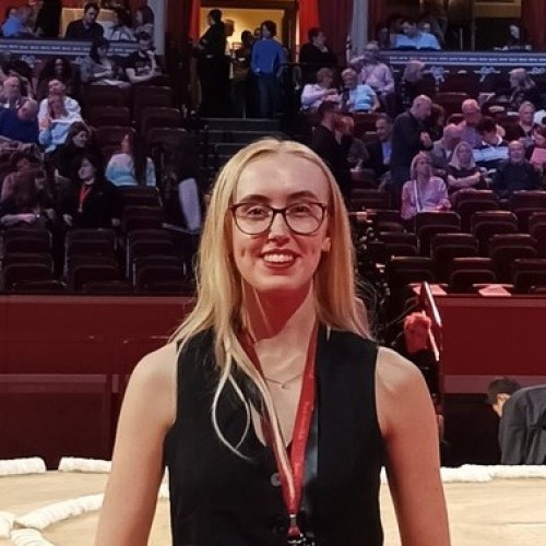 Vickie profile image