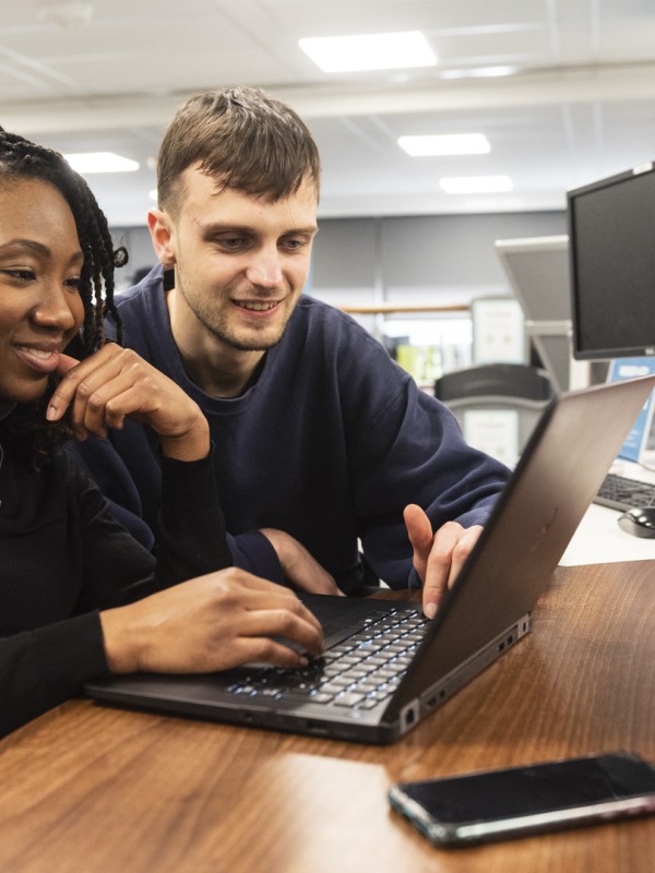 Students working in the library 