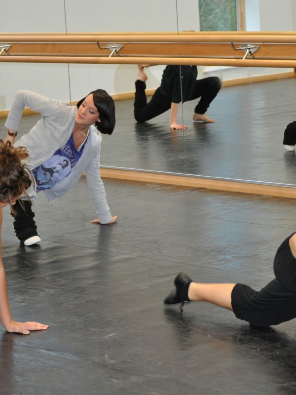 GSA musical theatre students practicing in dance class