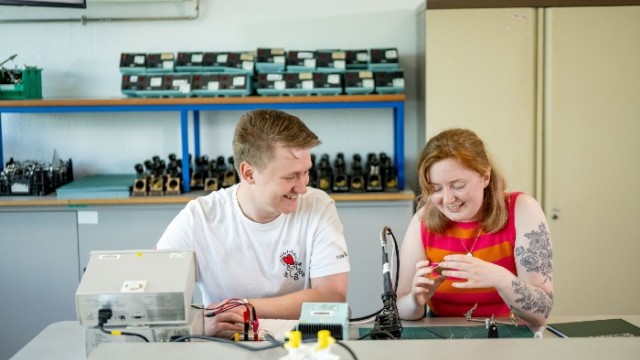 Electrical and electronic engineering students