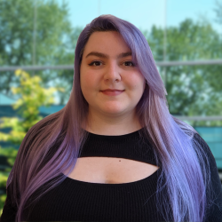 Image of Francesca, a psychology Surrey graduate. 