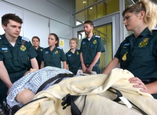 paramedics training using dummie