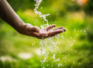 hands under stream of running water