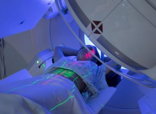 woman-receiving-radiation-treatment