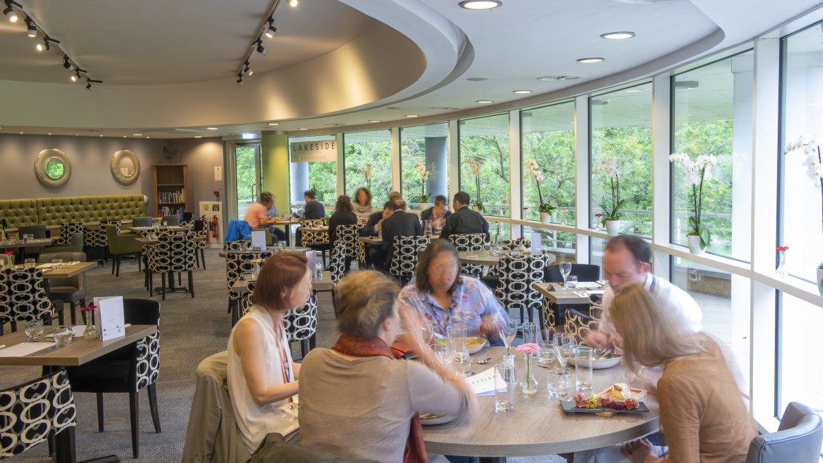 the lakeside restaurant