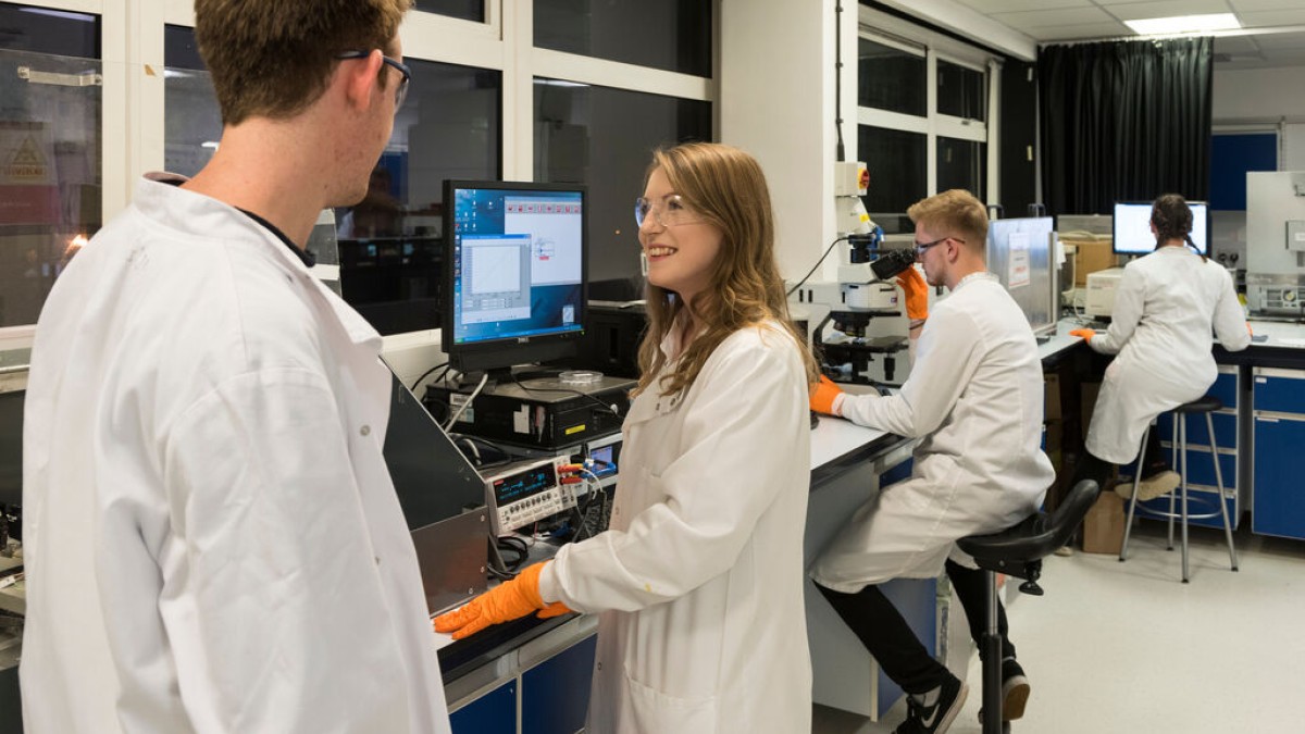 Students in Radiation Lab